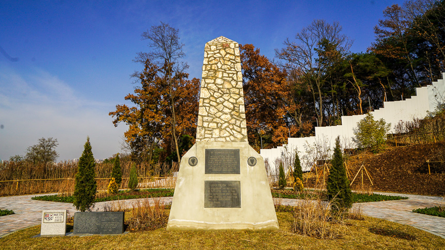 1955년 건립된 초전기념비. 처음에 사유지에 건립되어 추후 평화공원으로 이전해 왔다.